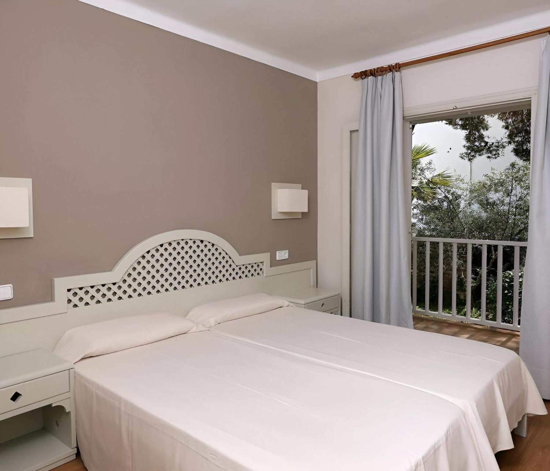 Hotel Club Es Talaial Cala D´Or エクステリア 写真